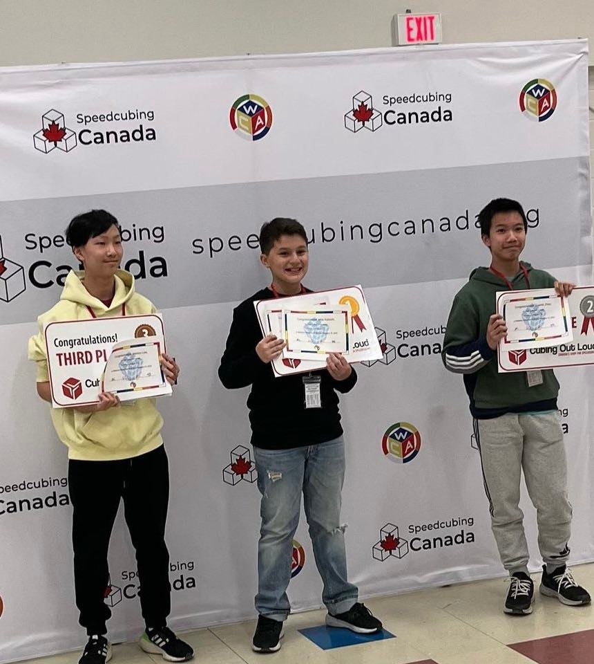 Tânărul canadian cu origini românești care a cucerit lumea cuburilor Rubik – Max Kaloshi