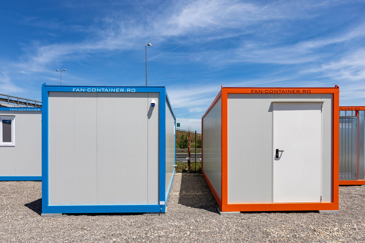 Containere de șantier: spațiu de birou, vestiar și depozitare într-un singur loc