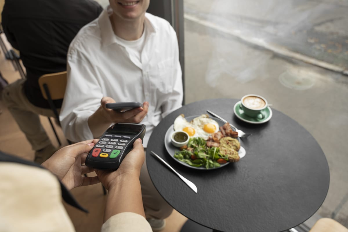 Tot ce trebuie să știi despre un software pentru restaurant care servește mâncarea în local