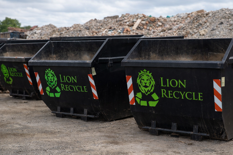 Transportul molozului în București – etapă esențială în lucrările de construcții și renovare