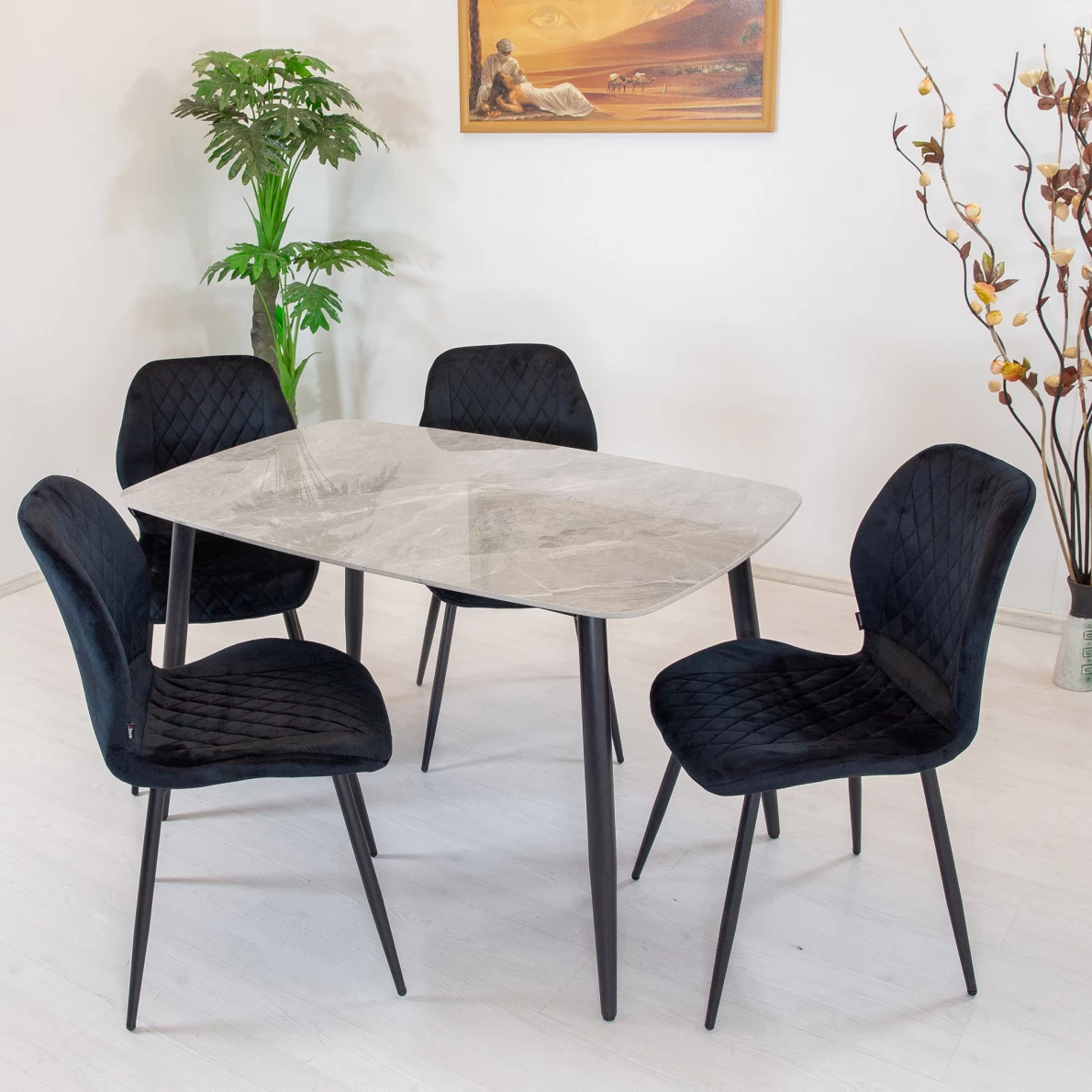 Cum alegi seturi de masă și scaune care transformă un spațiu mic într-unul de revistă | Masa cu 4 scaune